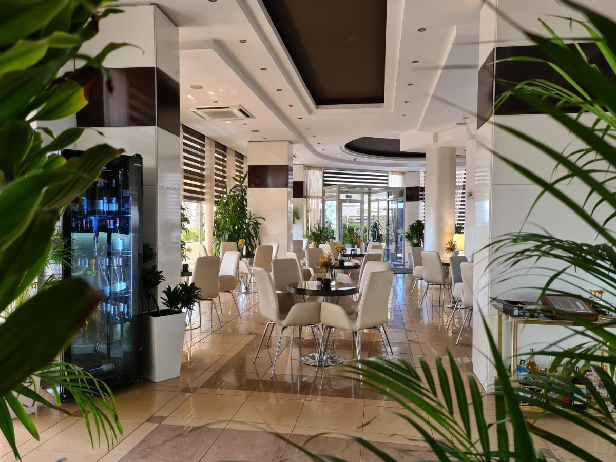 Hotel Arvi Драч Екстериор снимка