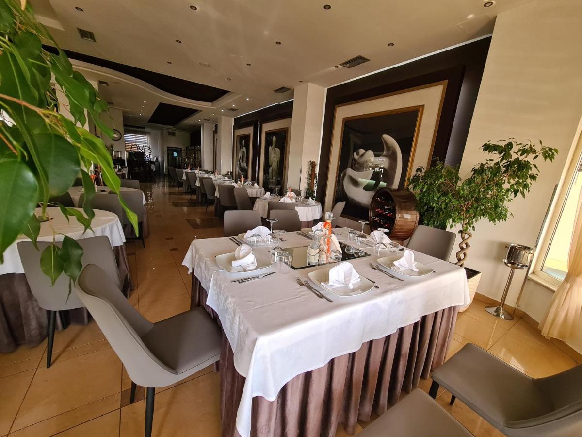Hotel Arvi Драч Екстериор снимка