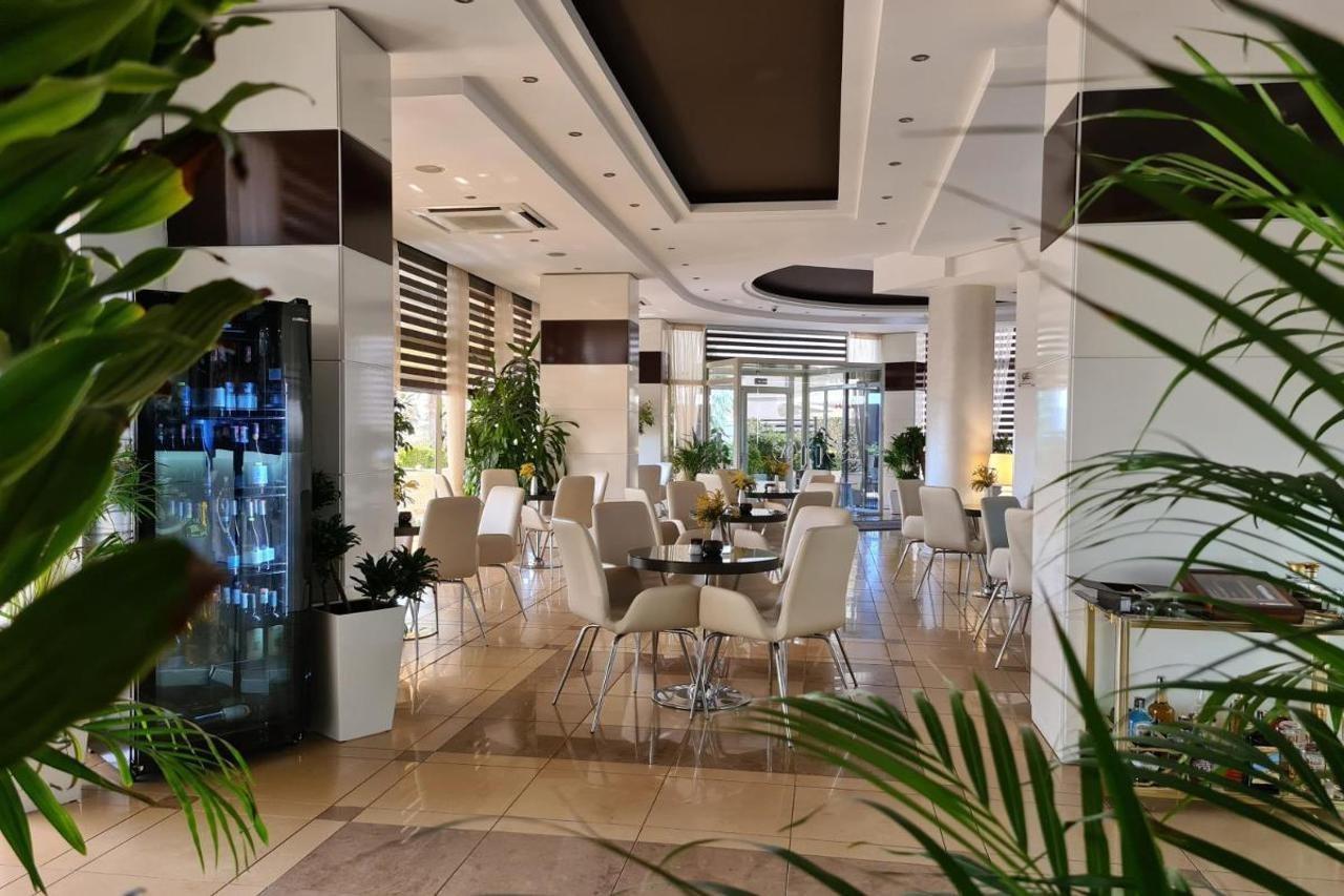 Hotel Arvi Драч Екстериор снимка