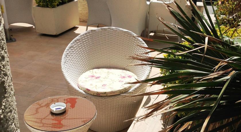 Hotel Arvi Драч Екстериор снимка