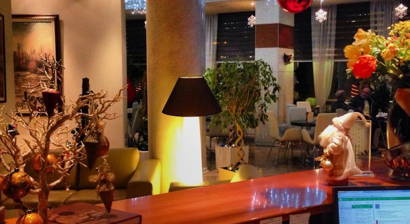 Hotel Arvi Драч Екстериор снимка