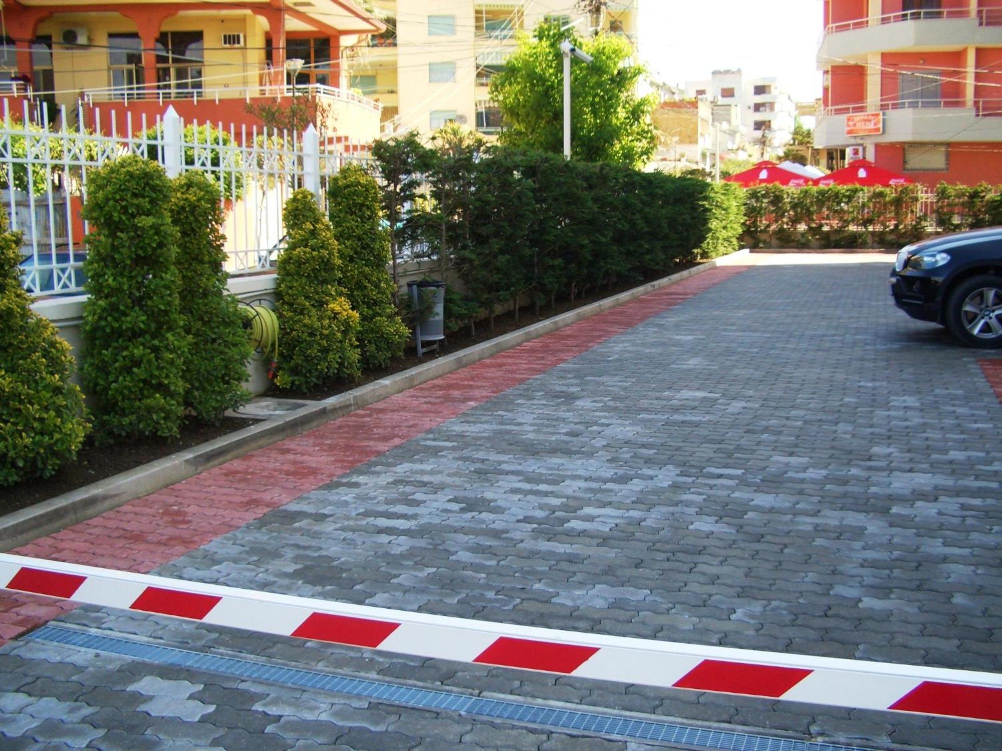 Hotel Arvi Драч Екстериор снимка