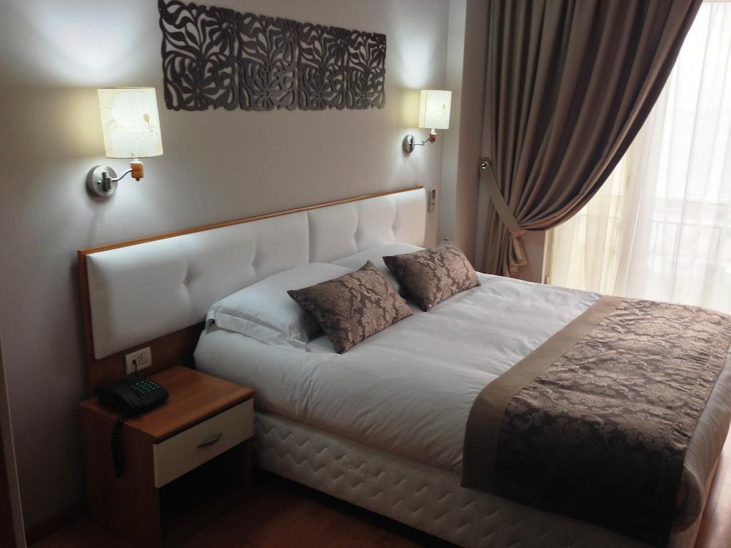 Hotel Arvi Драч Екстериор снимка
