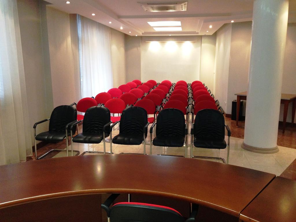 Hotel Arvi Драч Екстериор снимка