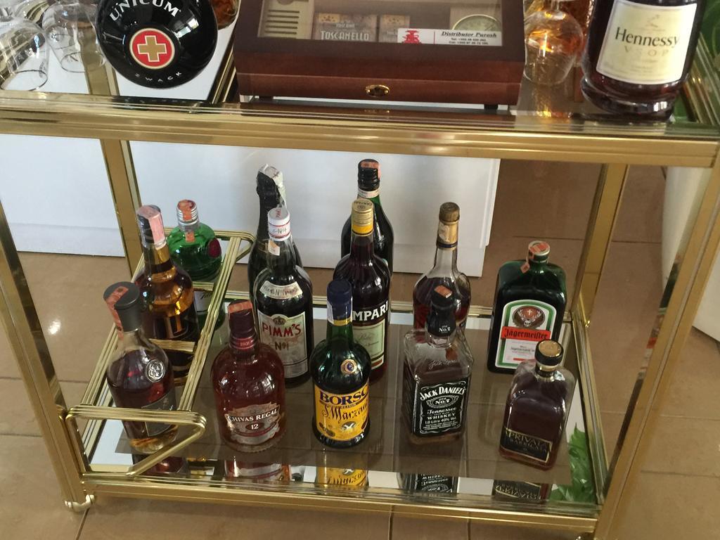 Hotel Arvi Драч Екстериор снимка