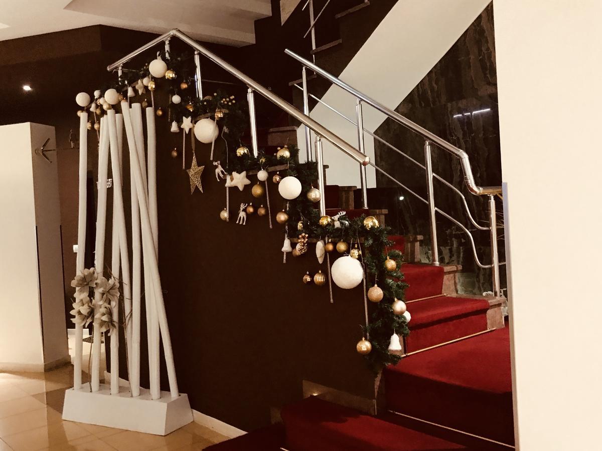 Hotel Arvi Драч Екстериор снимка