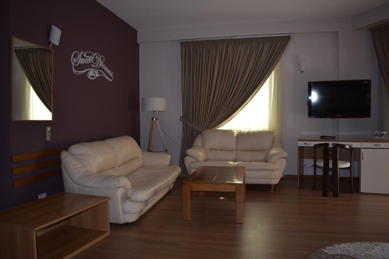 Hotel Arvi Драч Екстериор снимка